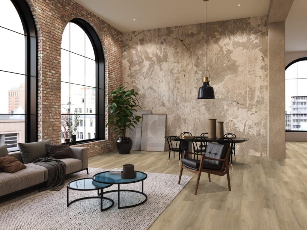 Lichte pvc-vloer in rechte planken in een loft met hoge boogramen